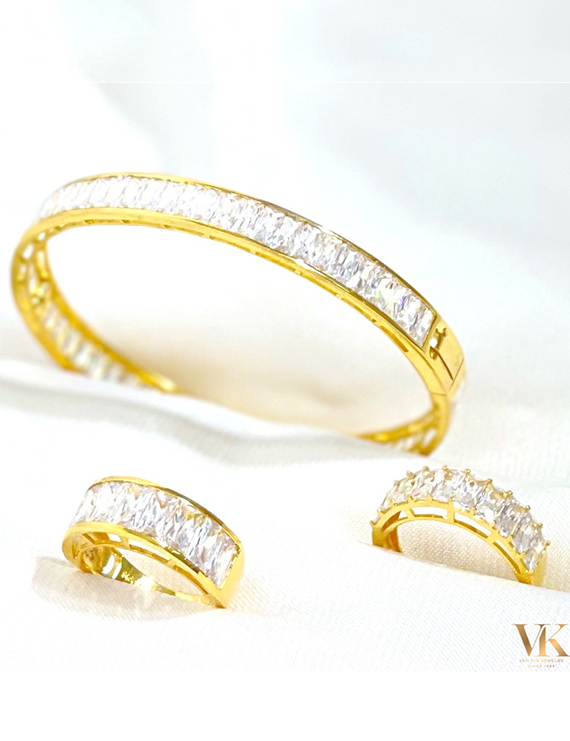 Bộ nhẫn vòng vàng 18k đính đá Baguette trắng